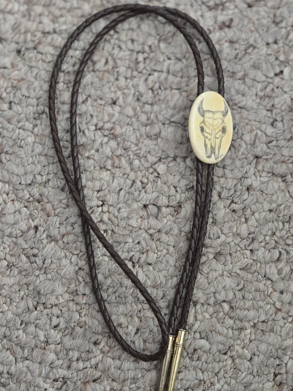COWBOY - SCRIMSHAW BOLO - DEER/CATTLE SKULL - LEATHER ROPE CHAIN